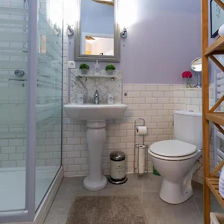 La Maison Louverie Holiday home
