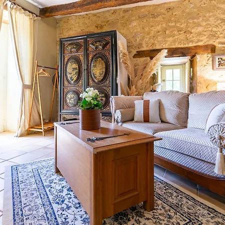 La Maison Louverie Holiday home *