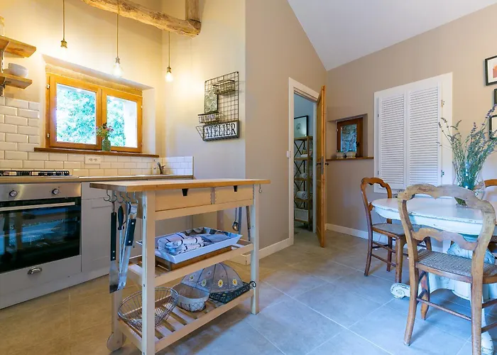 La Maison Louverie Casa de Férias *