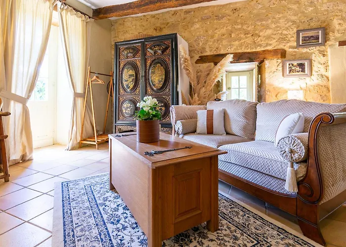 La Maison Louverie Casa de Férias *